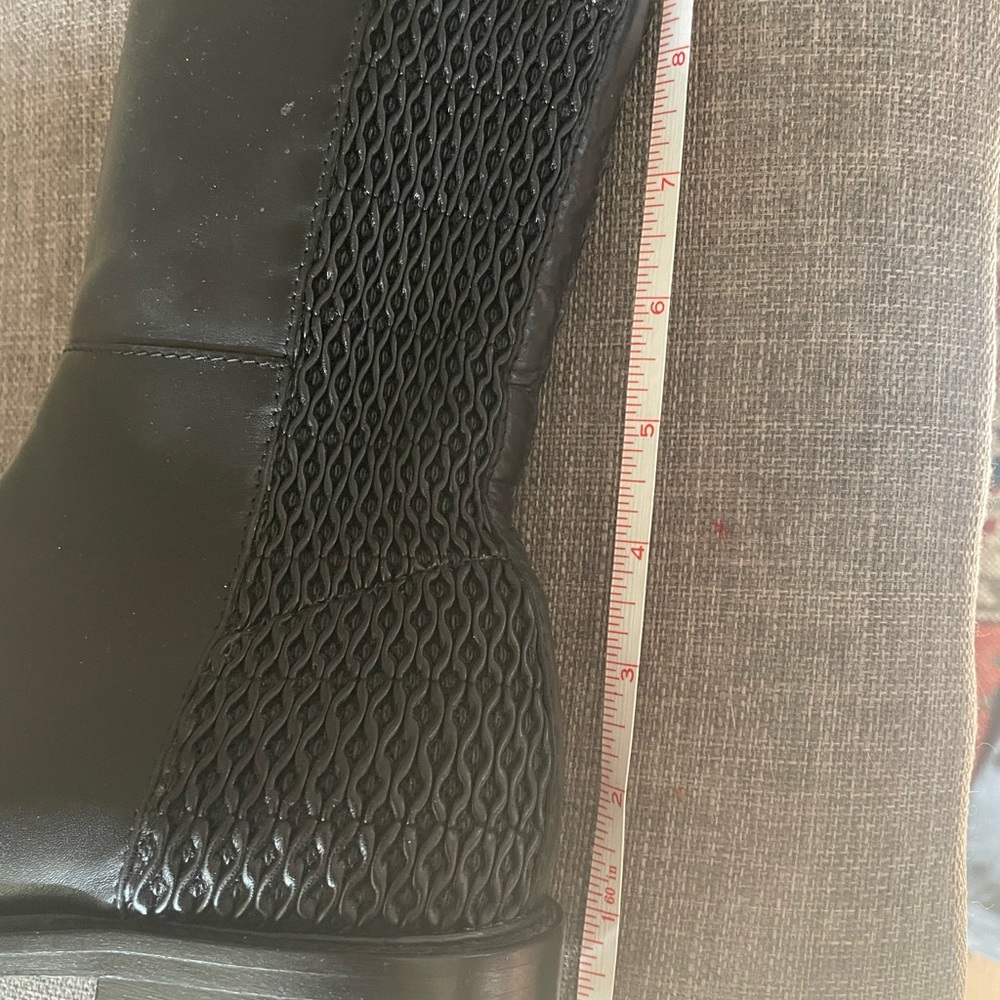 Aquatalia Black Leather heel Ankle Boots with elastic quilt. - Picture 9 of 9